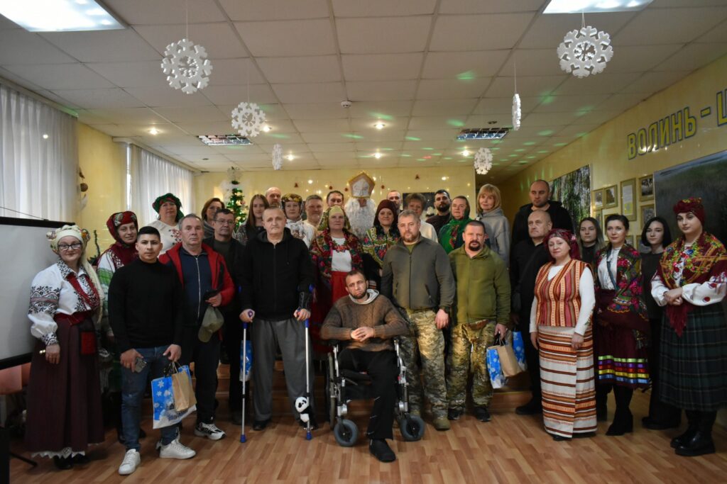 Ветеранам, які проходять реабілітацію на Волині, подарували магію Різдва