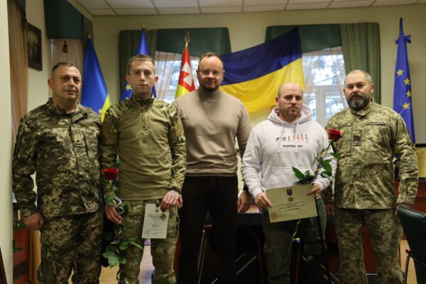 Ігор Поліщук вручив бойові нагороди двом захисникам України  