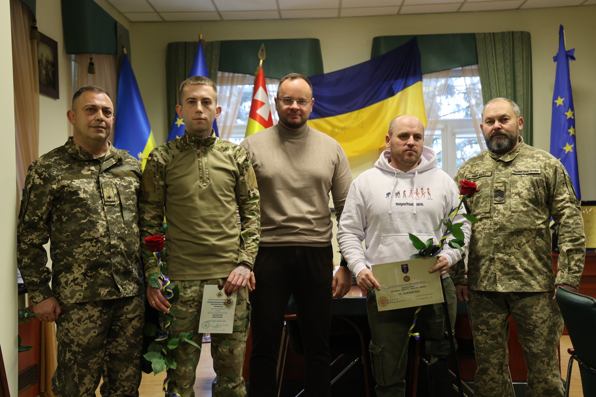 Ігор Поліщук вручив бойові нагороди двом захисникам України  