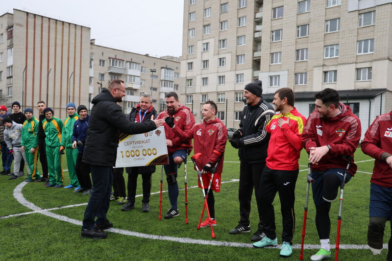 Луцьким “Хрестоносцям” вручили сертифікат на мільйон гривень 