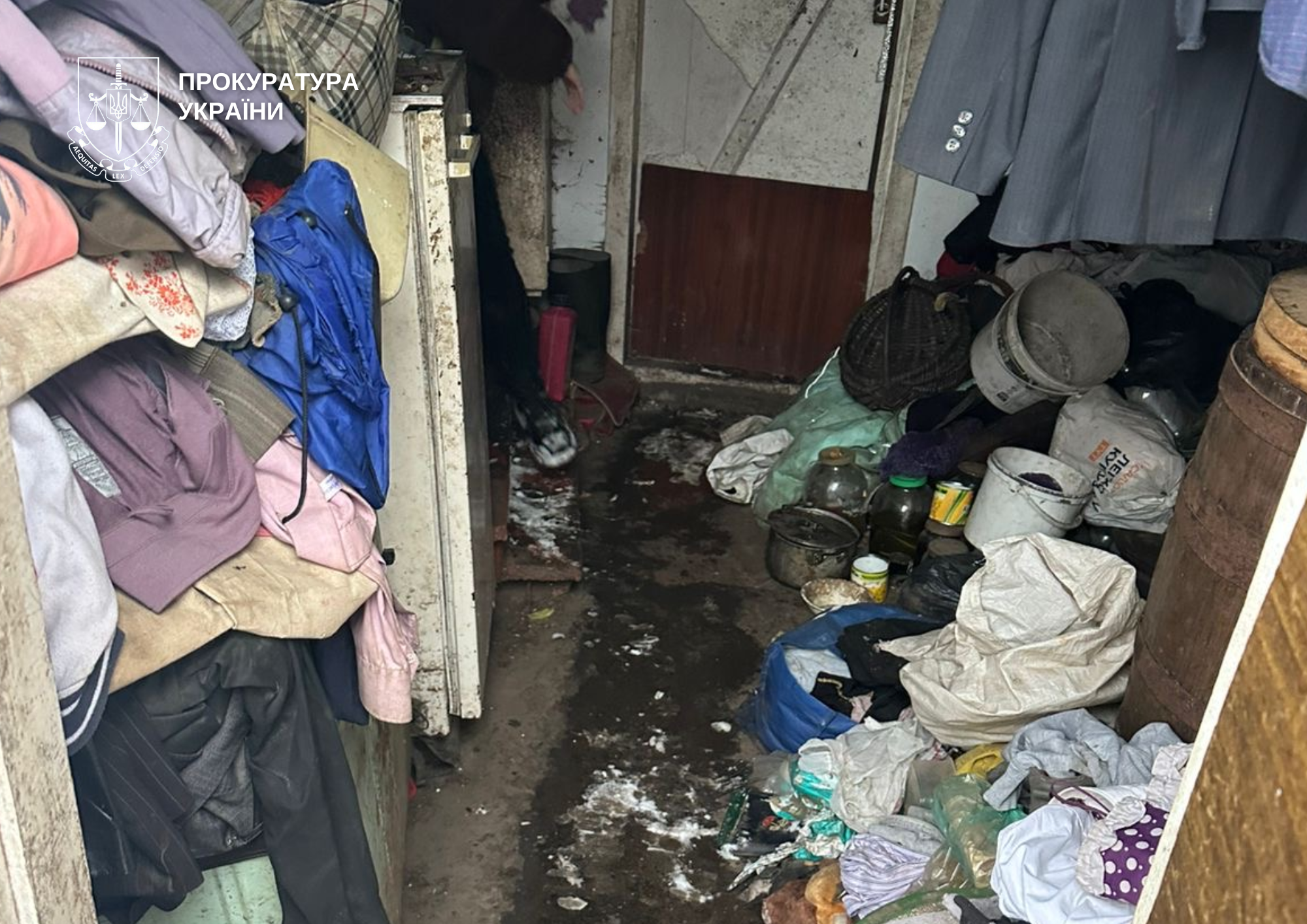 Жили у холоді та бруді: на Волині з двох сімей вилучено дітей 