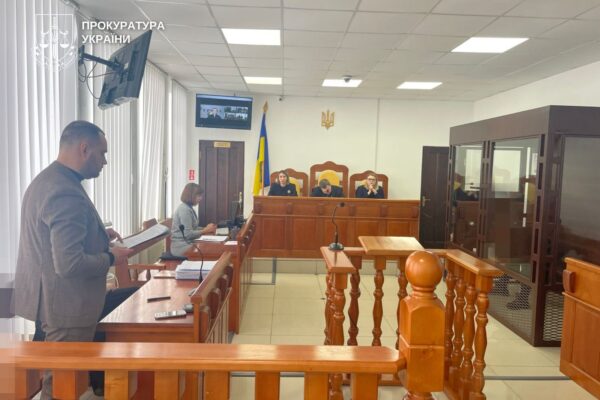 Упродовж трьох років ґвалтував власних доньок: волинянин усе життя проведе у в'язниці 