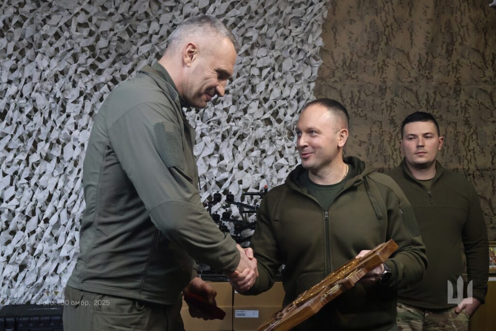 Міський голова Києва Віталій Кличко відвідав воїнів 100 омбр. 