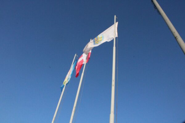 Прапор Національного олімпійського комітету України на стадіоні «Олімп» у Володимирі