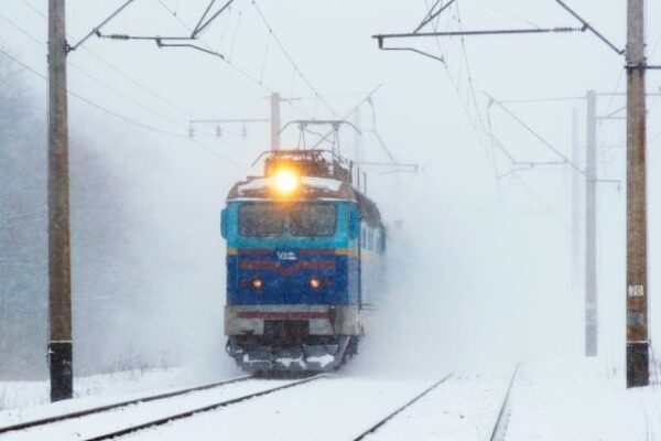 Змінюється графік руху приміських поїздів 