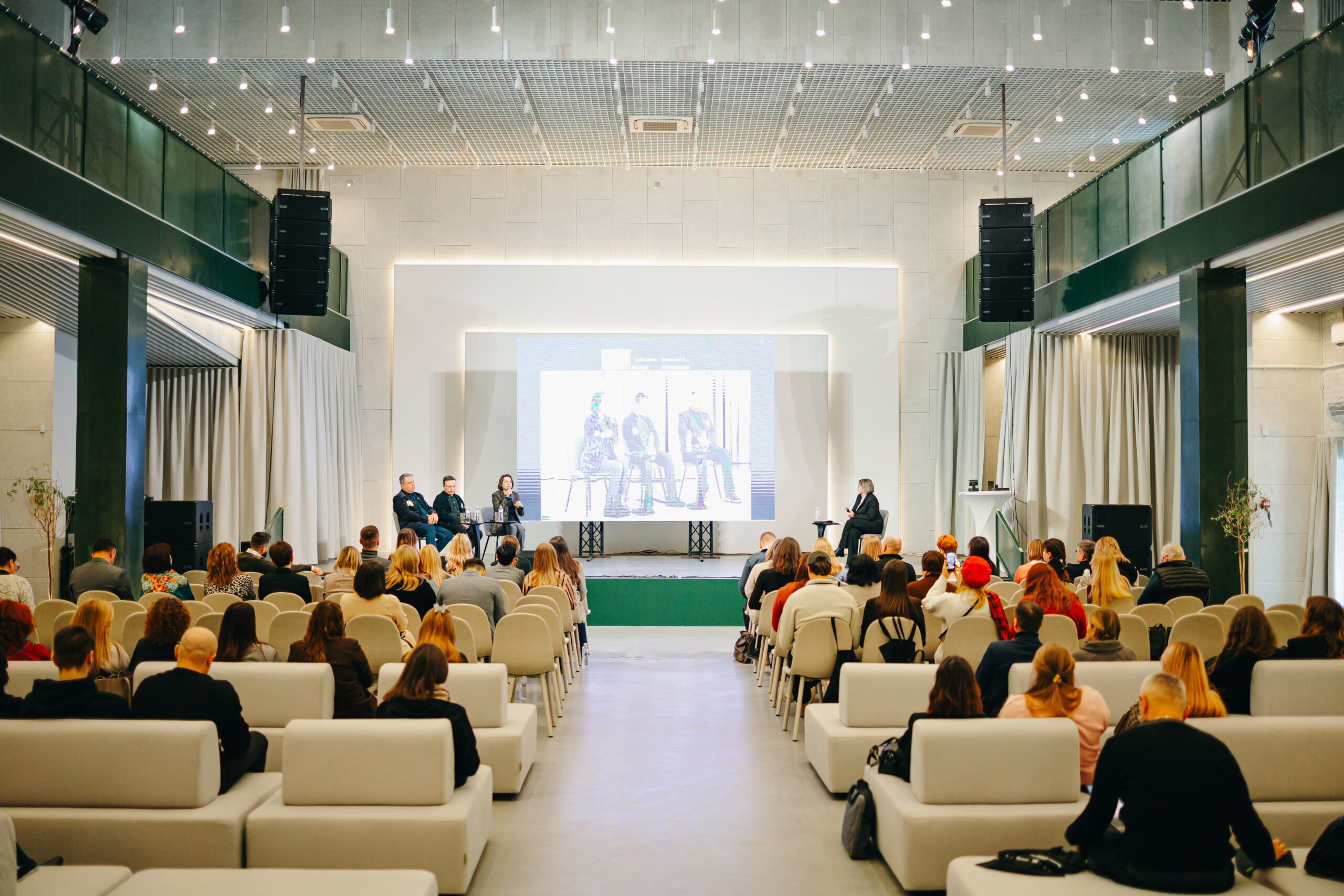 Добре врядування та громадська участь: у Луцьку відбувся форум про демократію