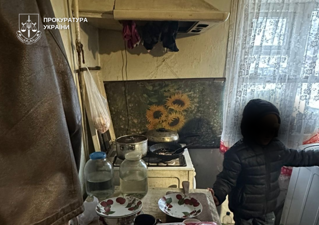 Жили у холоді та бруді: на Волині з двох сімей вилучено дітей 