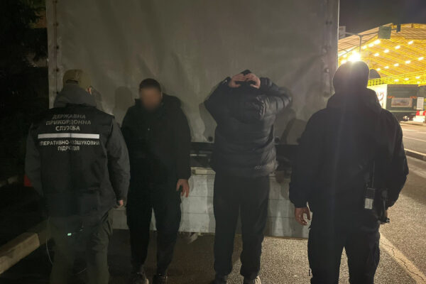 Сховок у вантажівці: на Волині викрили схему незаконного вивезення осіб за кордон 