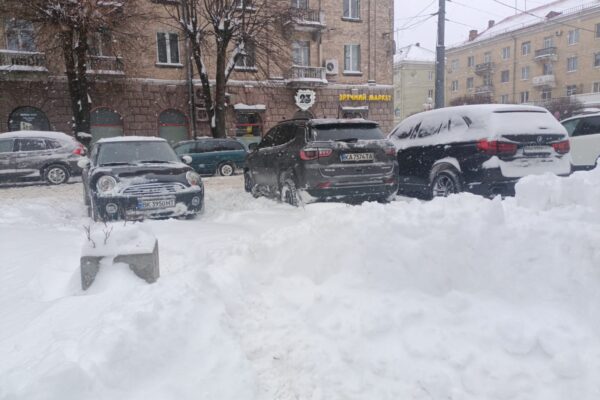 Зима сніг Волинь дороги тротуари замети
