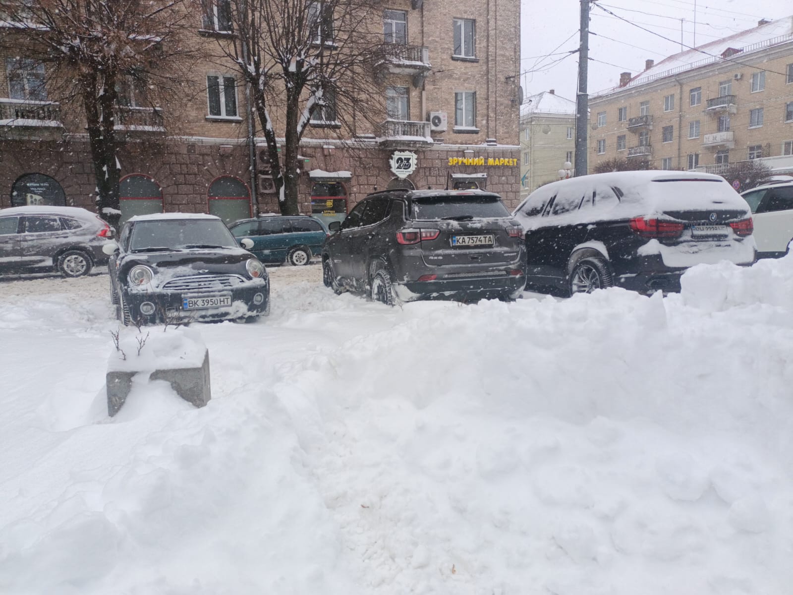 Зима сніг Волинь дороги тротуари замети