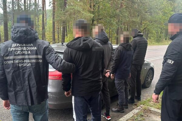 Кількість українців мобілізаційного віку за кордоном і в СЗЧ