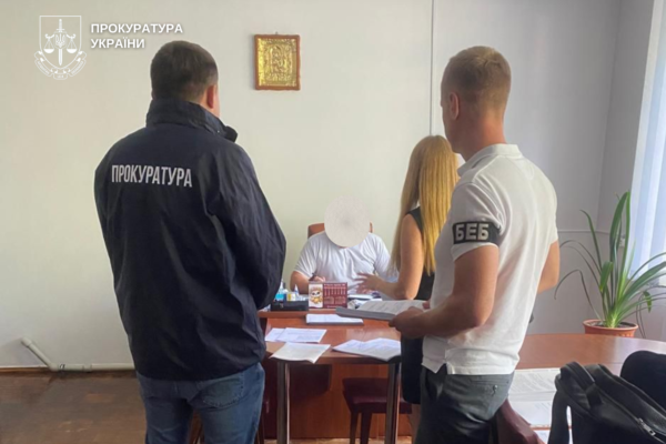 Керівник лікарні на Маневичинні організував закупівлю системи киснепостачання за завищеною ціною