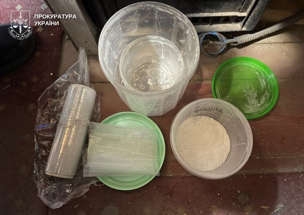 В одному із сіл Луцького району троє спільників налагодили виробництво амфітаміну в особливо великих розмірах. 