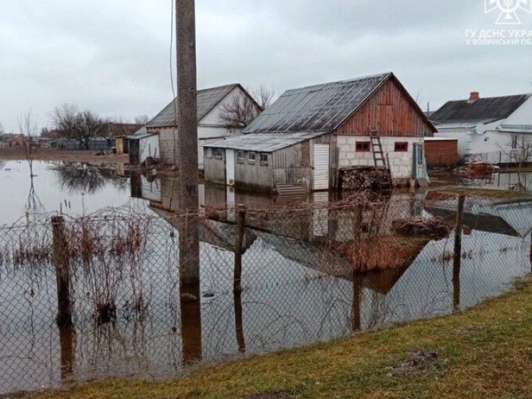 під час повені