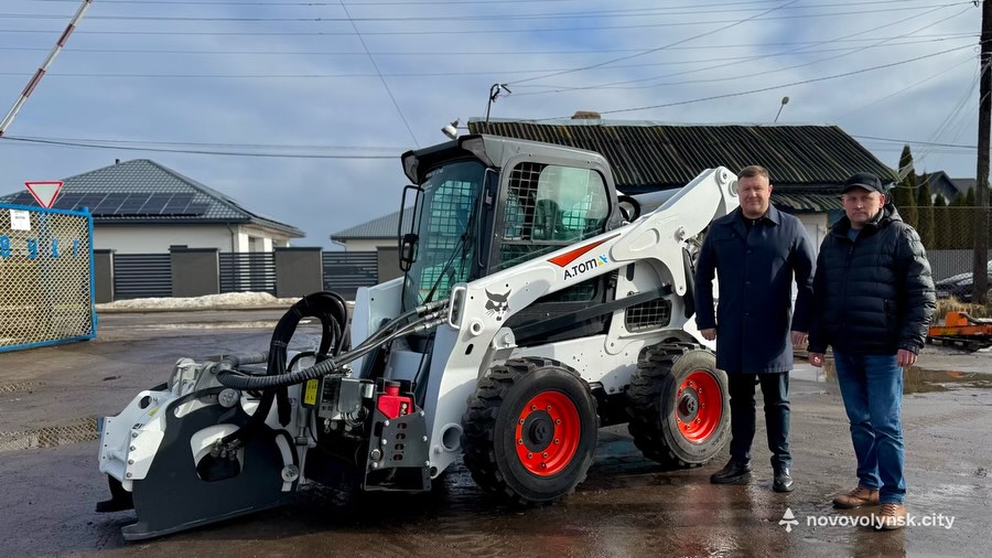 Комунальники Нововолинської громади отримали нову техніку 