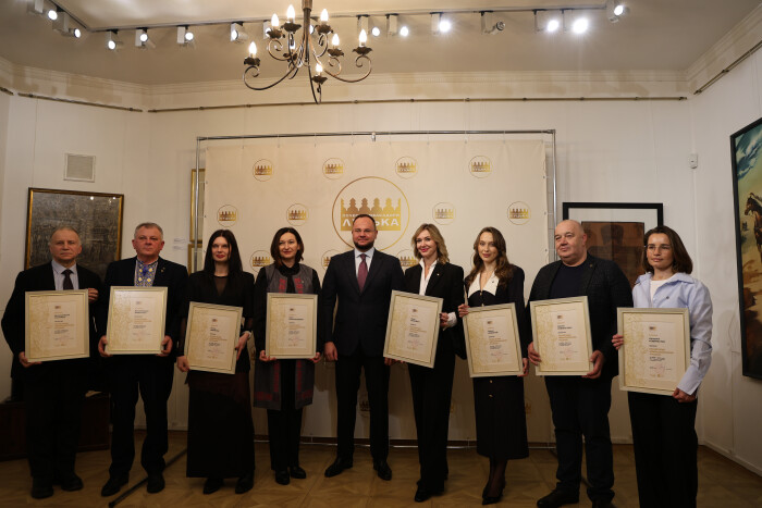 У Луцьку обрали нових Почесних амбасадорів та амбасадорок міста на каденцію 2026–2027 років. Цьогоріч їх лише вісім — це представники різних сфер, які впродовж наступних двох років популяризуватимуть Луцьк в Україні та за її межами. 