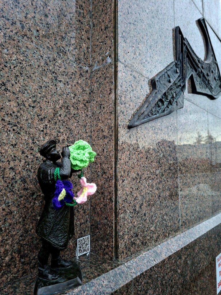  До весни луцьких кликунів заквітчали.  