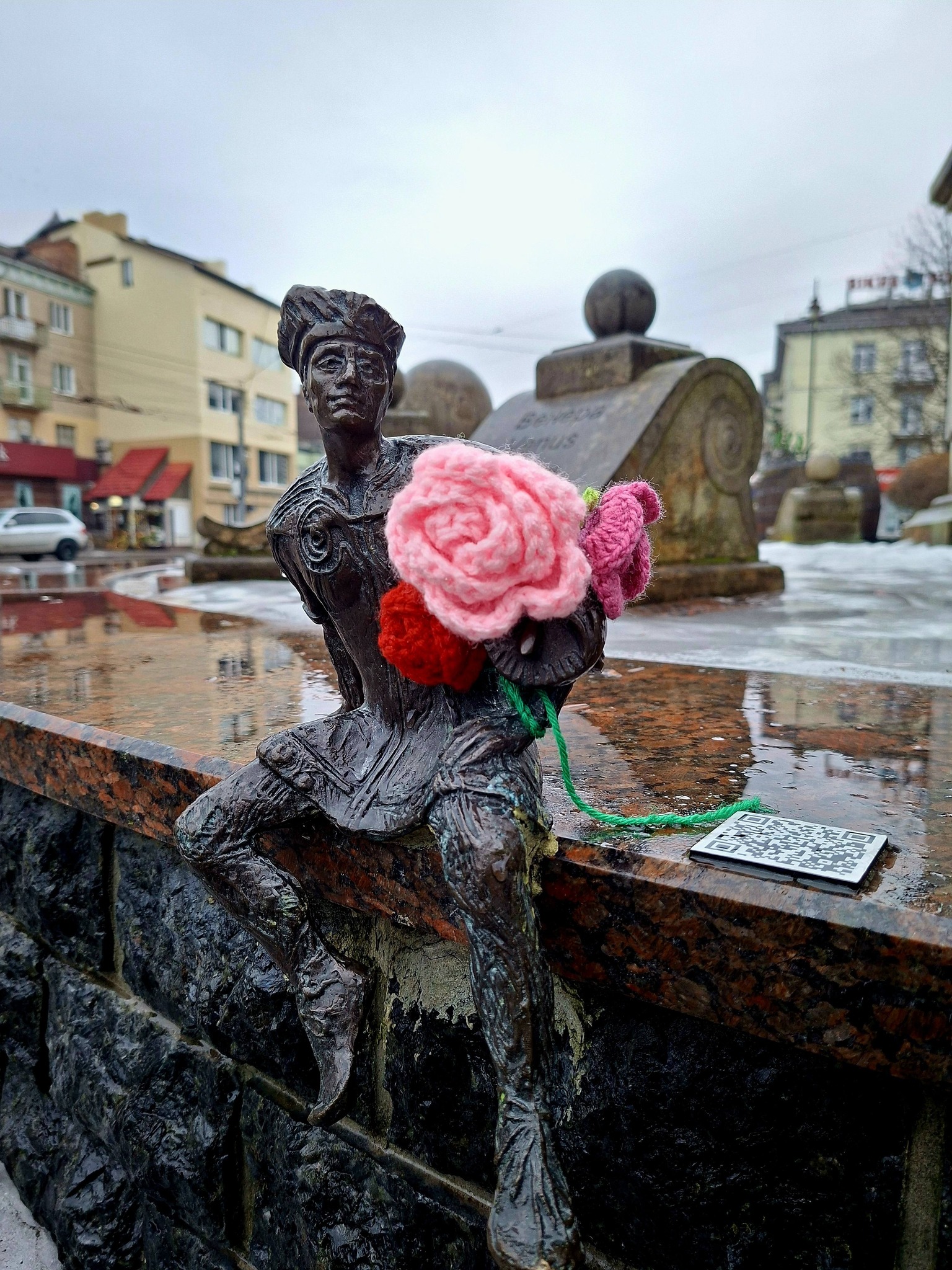 До весни луцьких кликунів заквітчали.  