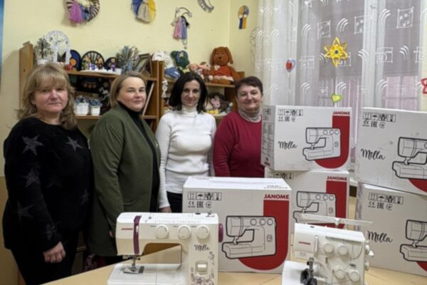 Рожищенська громада отримала швейне обладнання для навчання дітей 