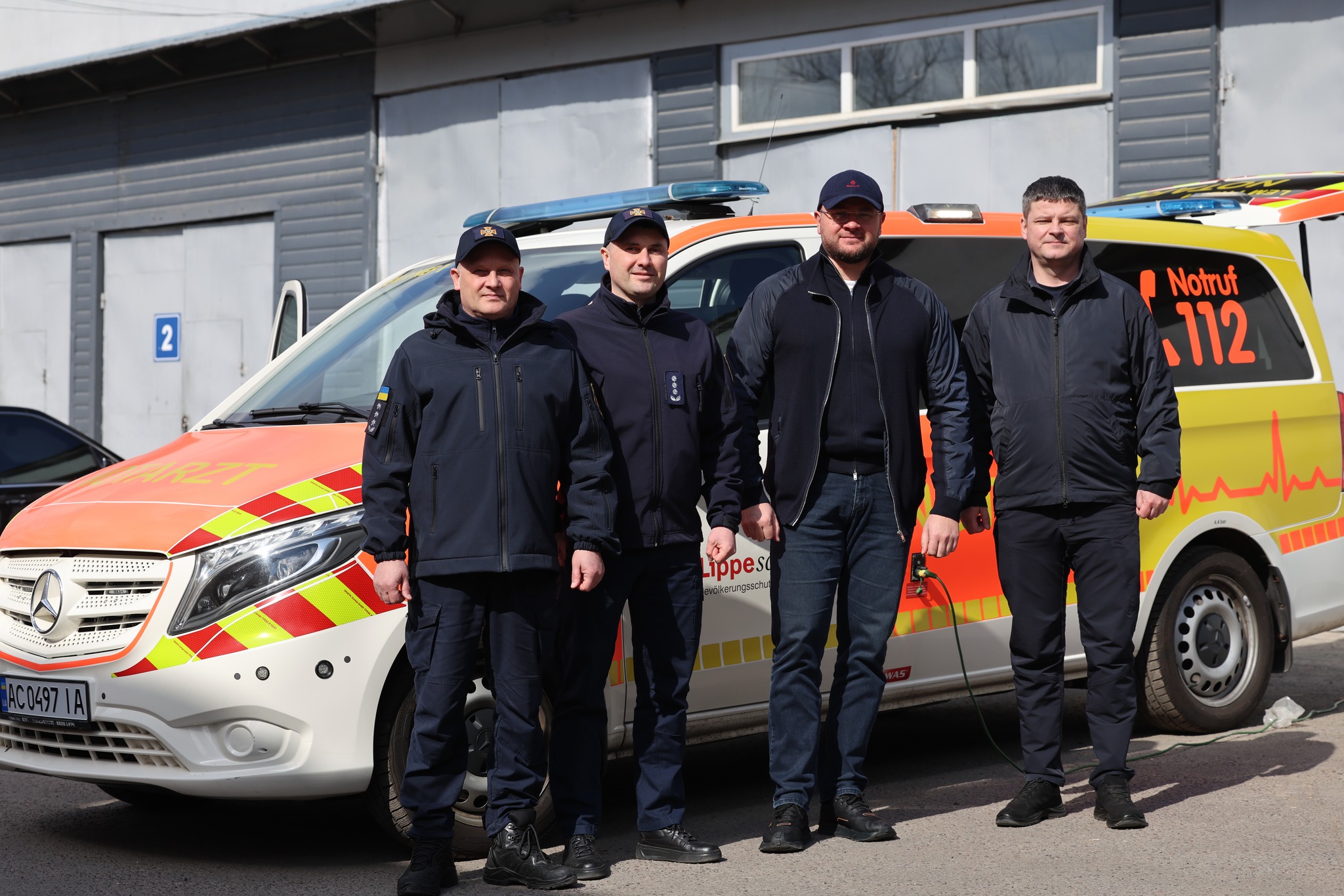 Луцькі рятувальники отримали спеціалізований автомобіль від Німеччини 