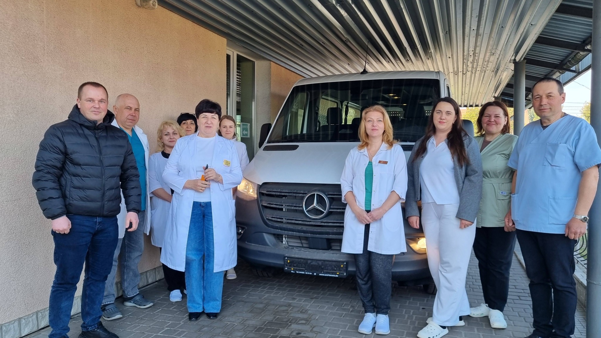 Шацька лікарня отримала автомобіль від Німеччини