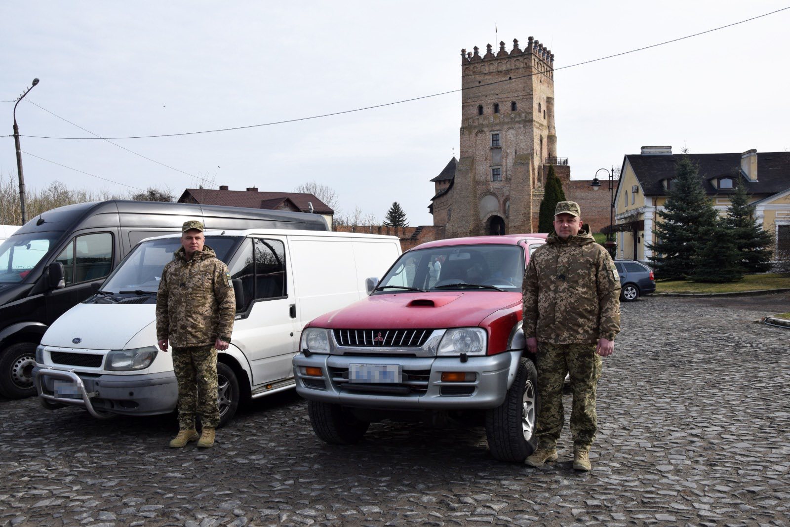 Фінські волонтери передали волинським прикордонникам транспортні засоби