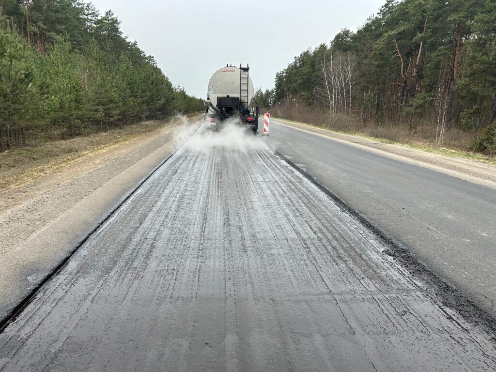На дорогах Волині ліквідували вже понад 72 тис. м² ямковості 