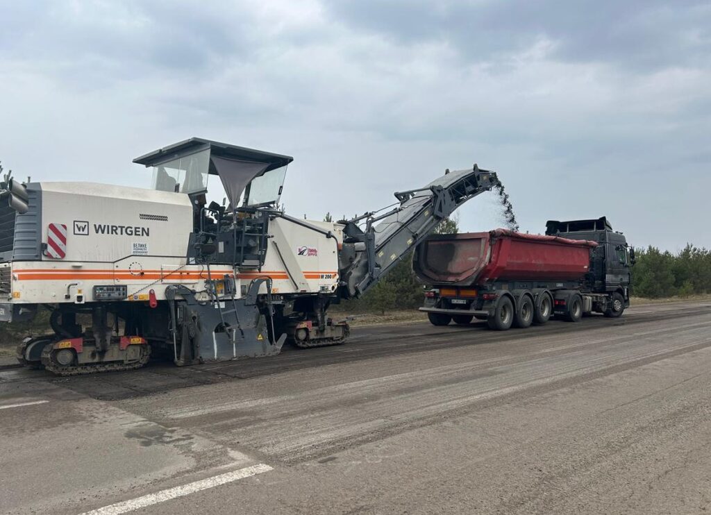 На дорогах Волині ліквідували вже понад 72 тис. м² ямковості 