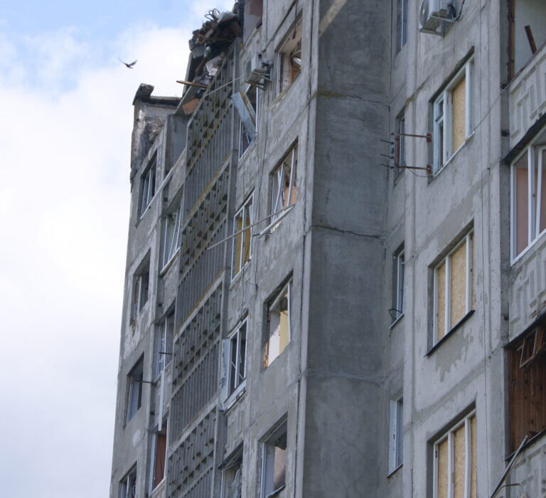 Будинок на Озерецькій, пошкоджений російською атакою, визнано непридатним для проживання  