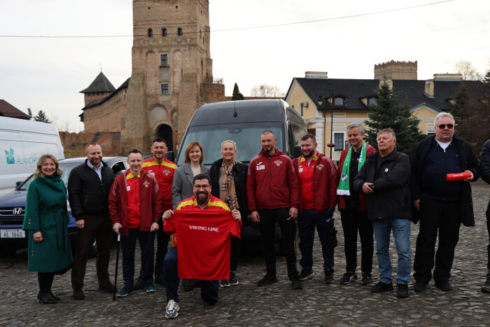 Луцькі "Хрестоносці" отримали автомобіль та спортивний інвентар