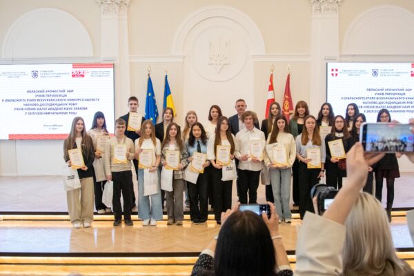 На Волині відзначили кращих юних науковців і дослідників 