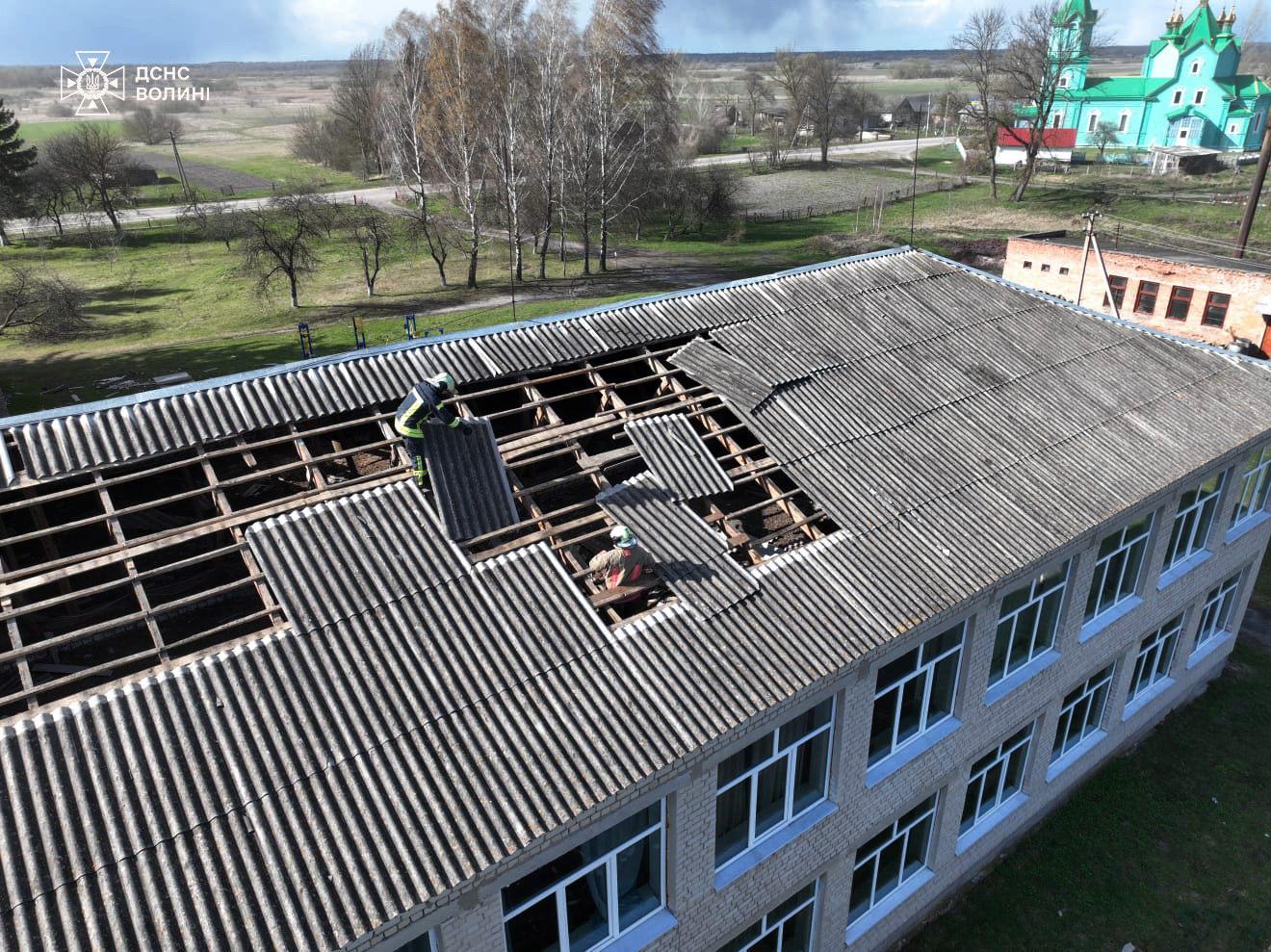 сильні пориви вітру