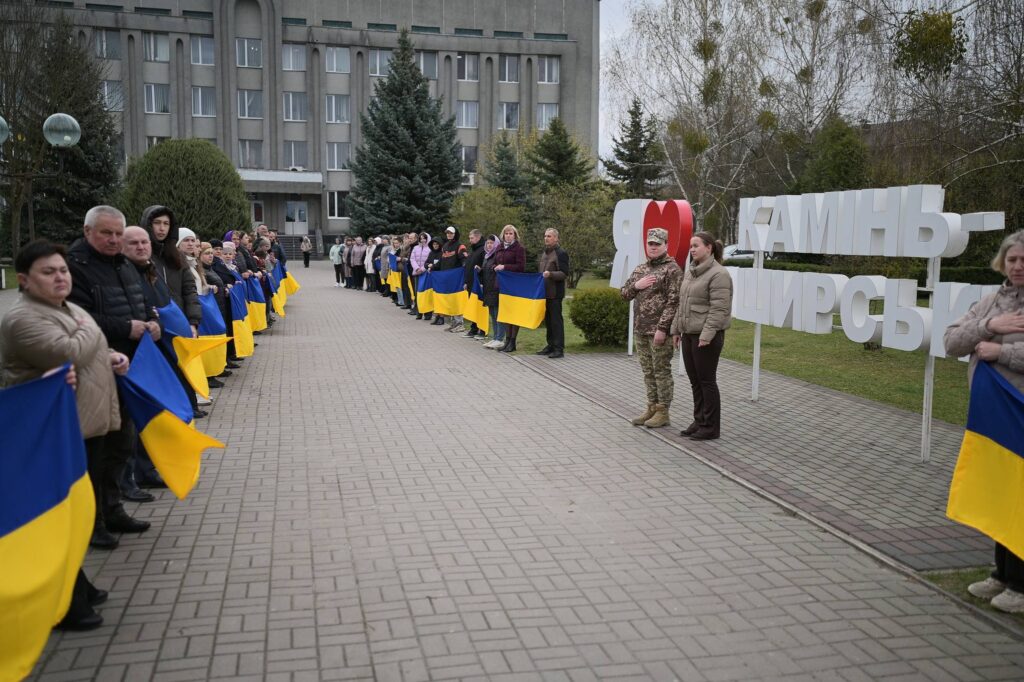 У Камені-Каширському зустріли звільненого з полону захисника