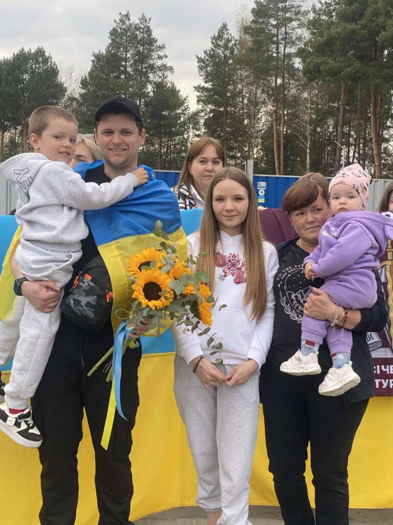 У Ковелі зустріли повернутого з полону Максима Муху 