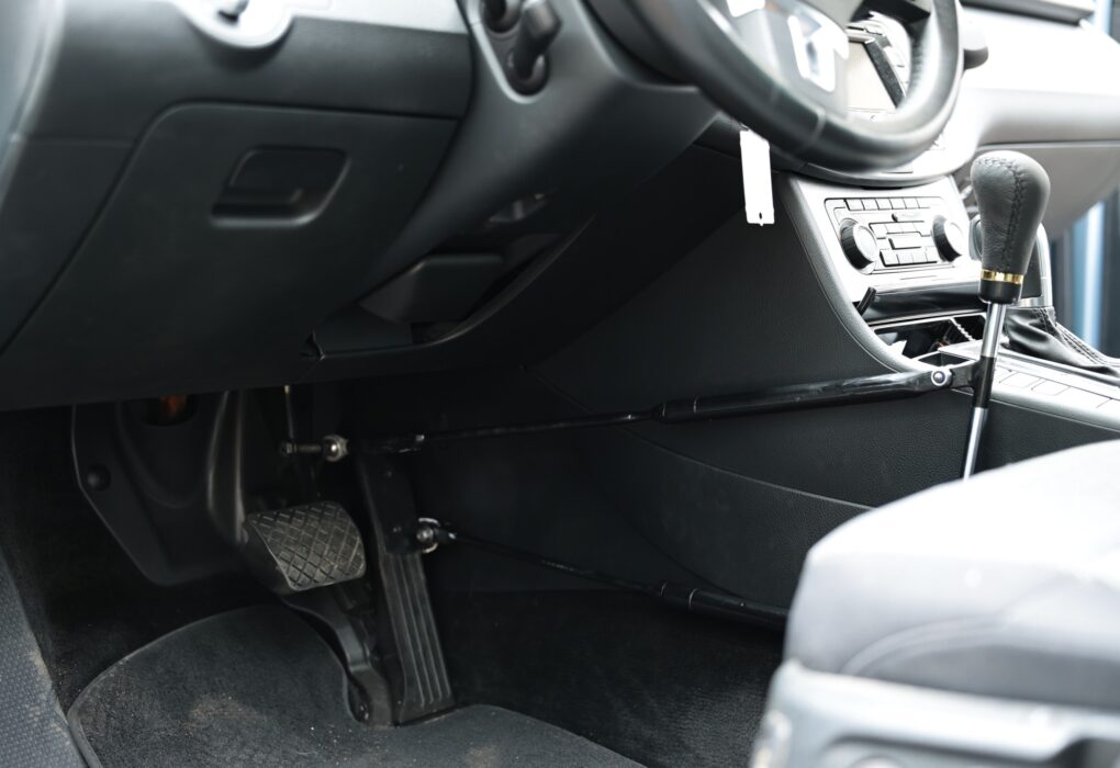 У Луцьку допомагають ветеранам з інвалідністю знову сісти за кермо 