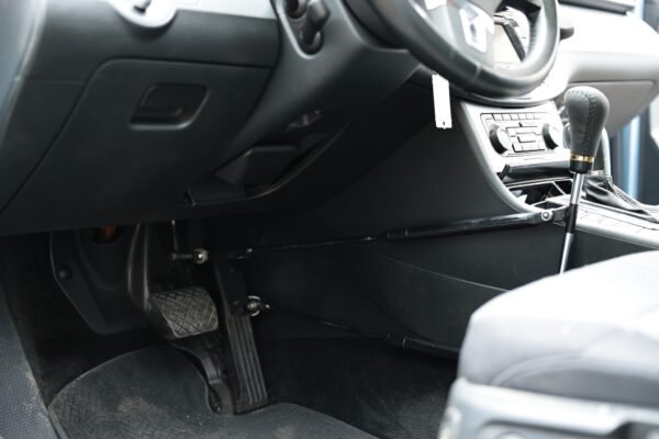 У Луцьку допомагають ветеранам з інвалідністю знову сісти за кермо 