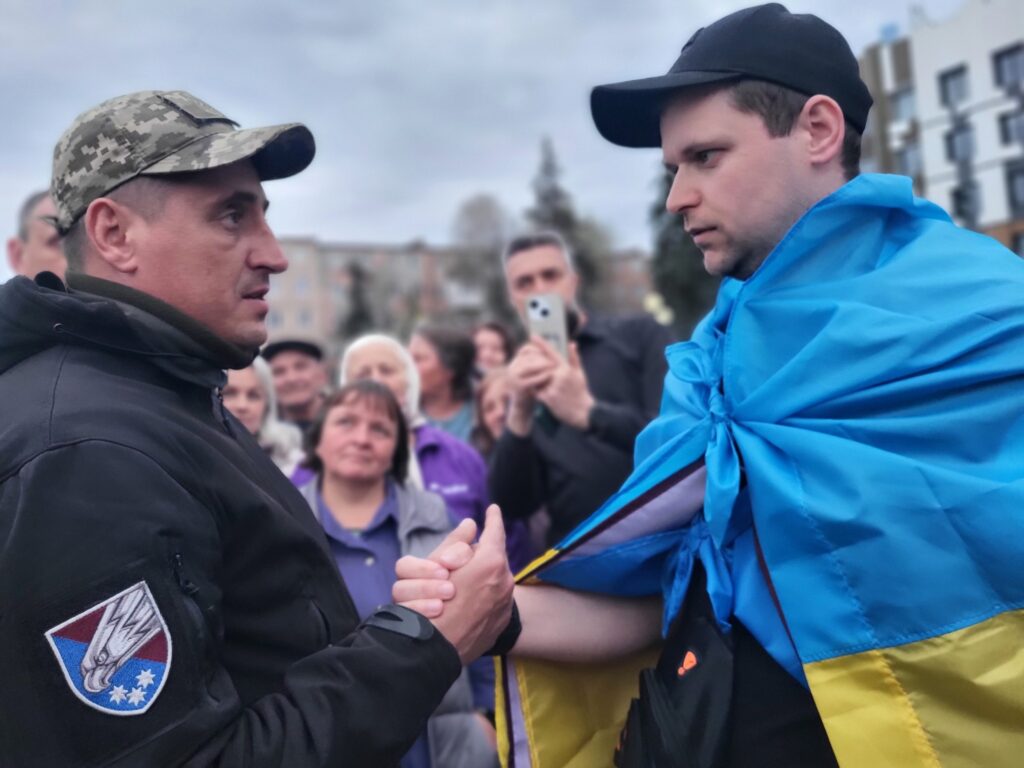 У Ковелі зустріли повернутого з полону Максима Муху 