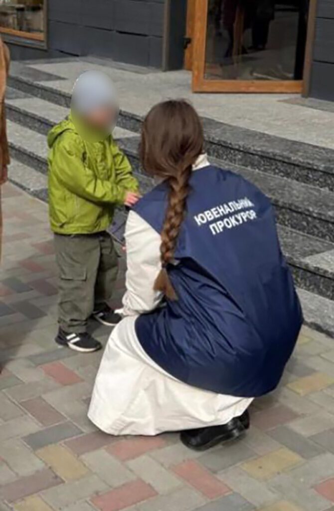 Волинянка намагалася продати власного сина 