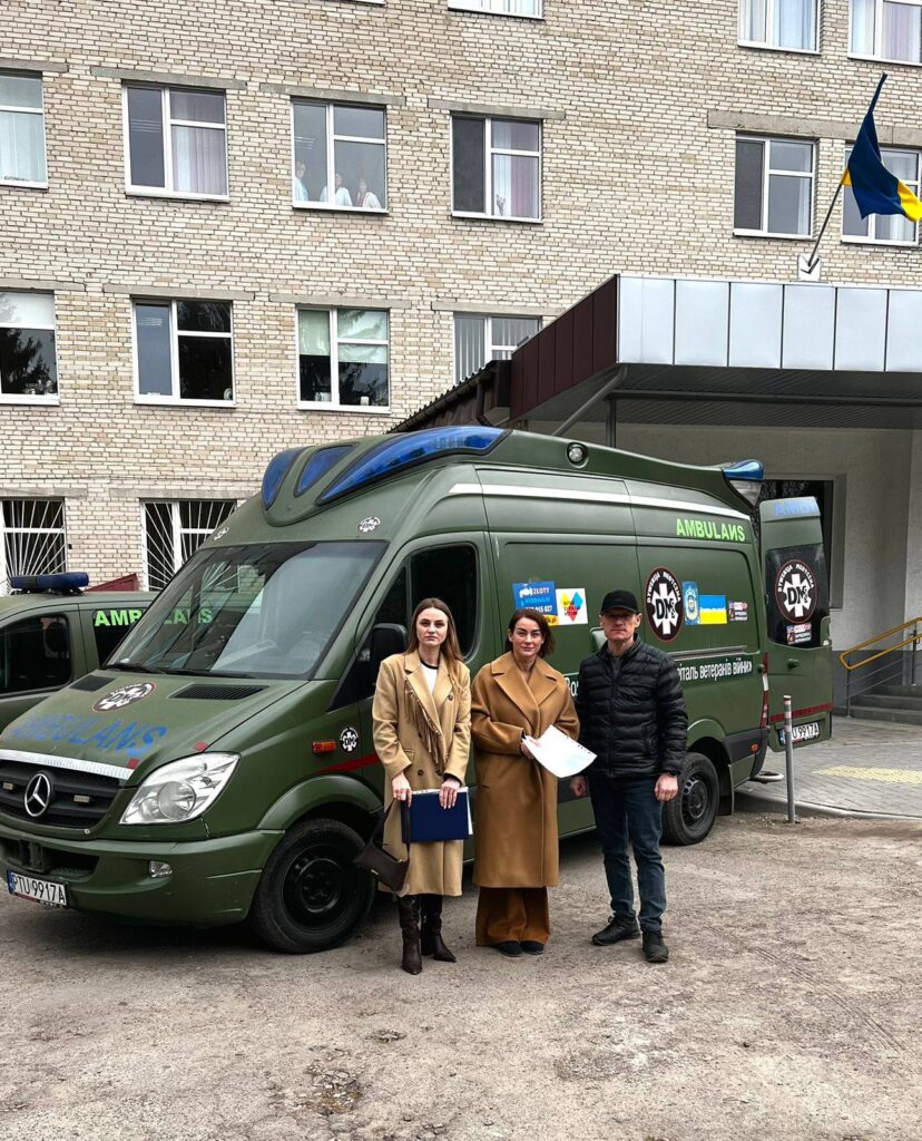 Обласному госпіталю ветеранів війни поляки передали медичний автомобіль та обладнання 