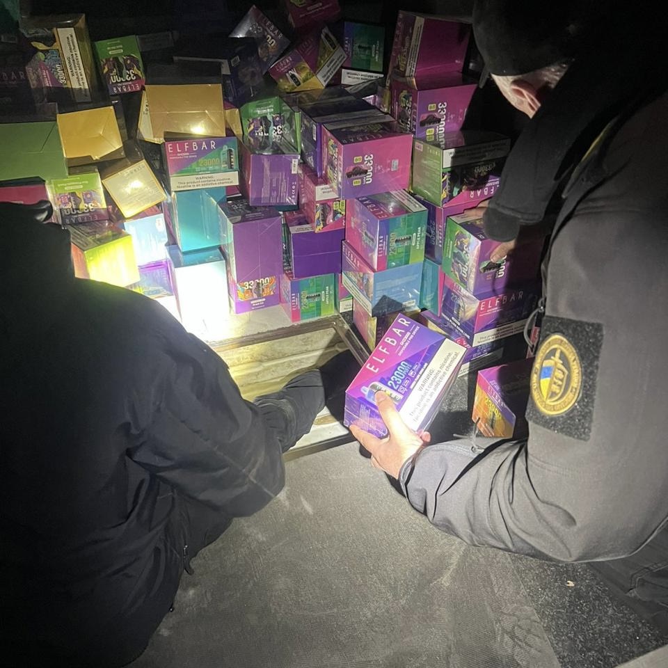 спроба незаконно провезти сигарети