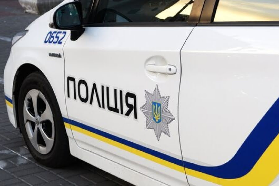 Чоловік жартома викликав поліцію, за що й отримав постанову за неправдивий виклик. 