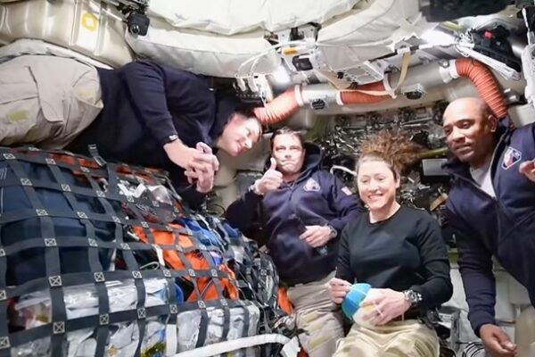 Місія Артеміда ІІ повернулася на Землю політ на Місяць