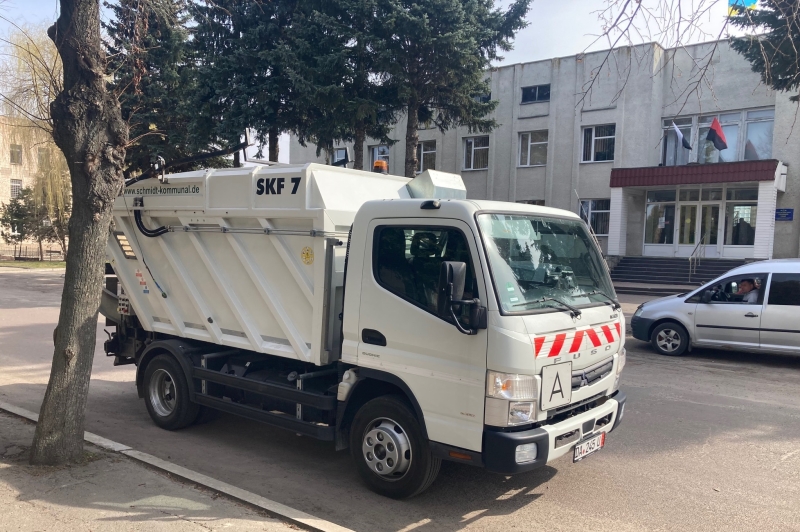 Іваничівська громада отримала сміттєвоз від Німеччини 