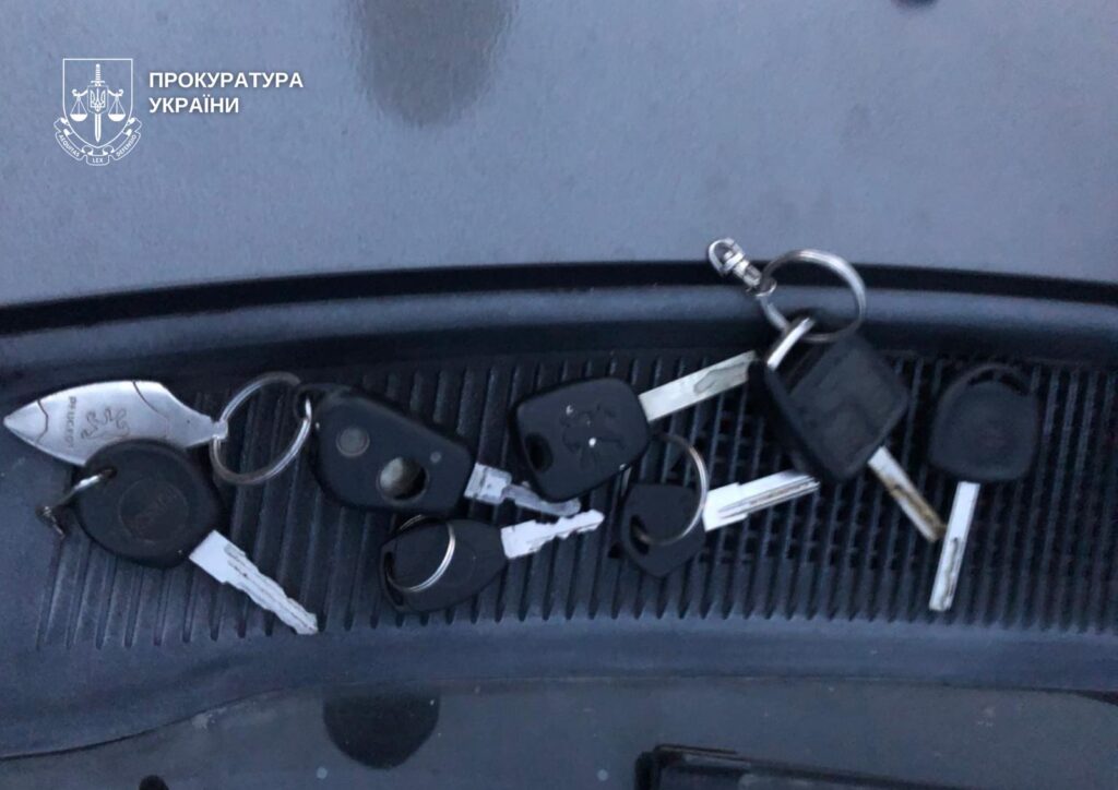Судять членів організованої групи, які продавали автомобілі, ввезені для ЗСУ