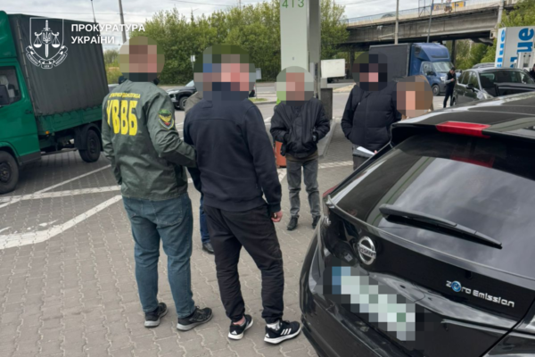фіктивно працевлаштовував чоловіків