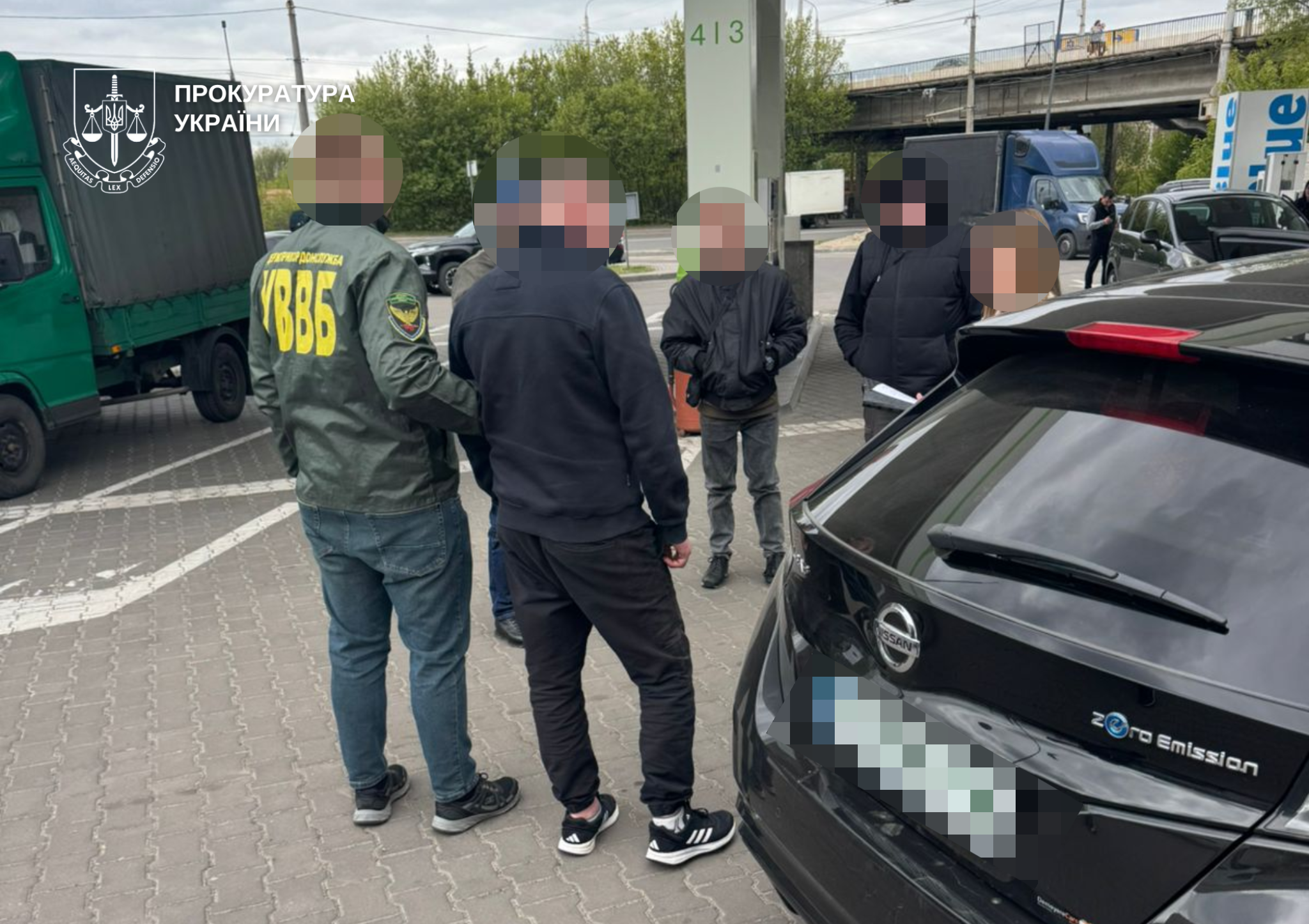 фіктивно працевлаштовував чоловіків