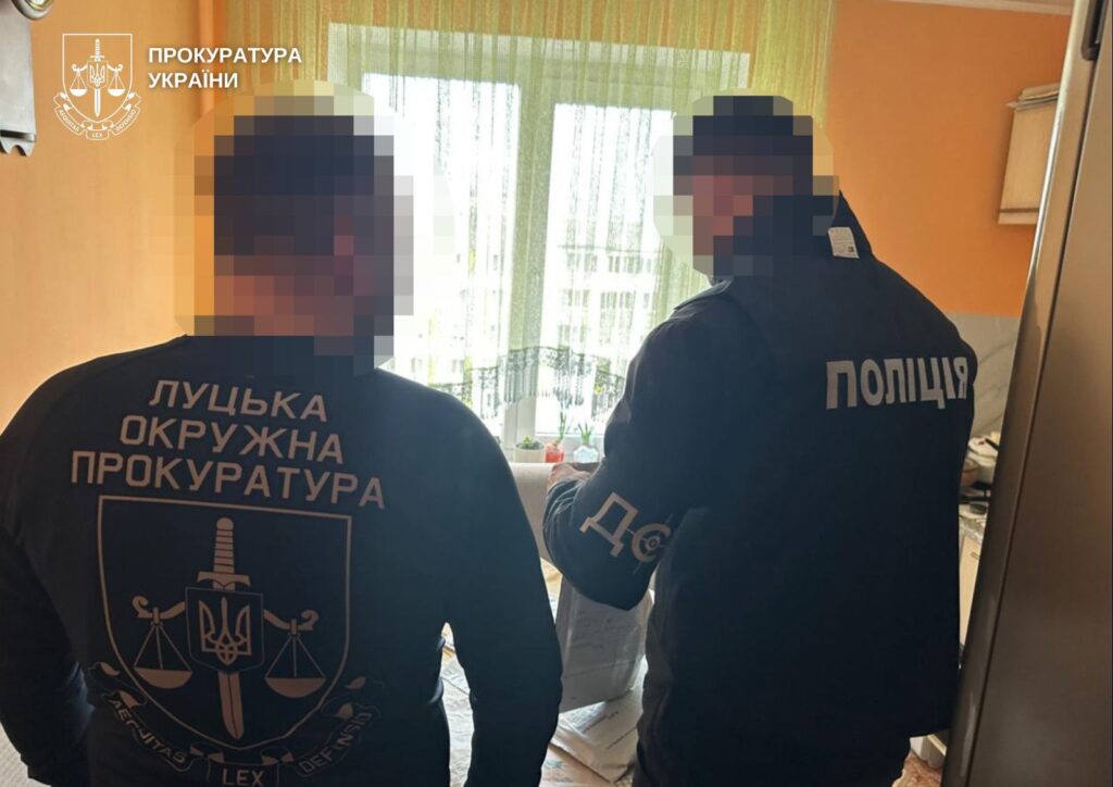 Посадовця Луцькради затримали на хабарі у 30 тис. дол 