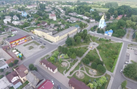 Реконструкція тендери Любомль Ківерці Луцьк парки стадіон скандал війна