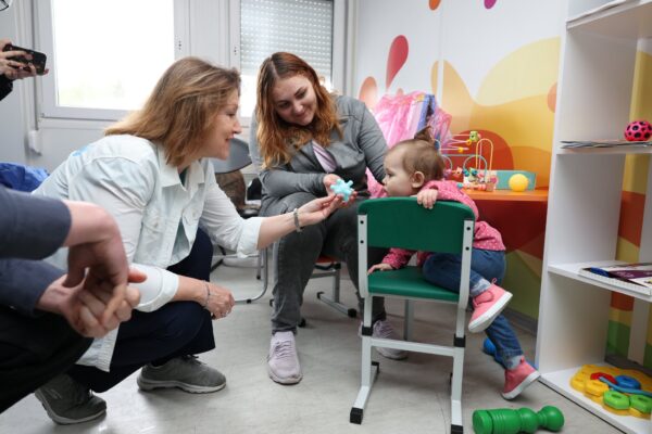 Романюк Волинь Голова Представництва ЮНІСЕФ в Україні Анн-Клер Дюфей.