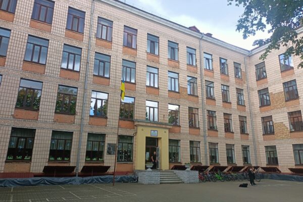Володимир Данилюк НСЖУ Волинська газета Луцьк школа №7 Волинь 80-річчя навчального закладу